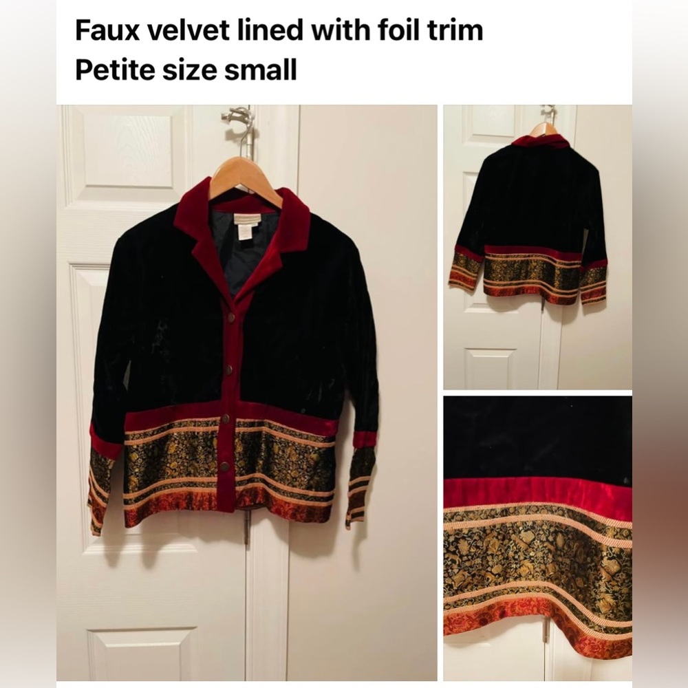 Great faux velvet four button jacket for winter and holidays‼️